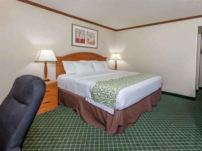 Days Inn & Suites By Wyndham Warren Eksteriør bilde