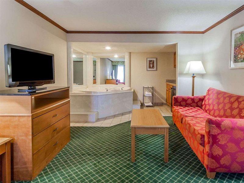 Days Inn & Suites By Wyndham Warren Eksteriør bilde