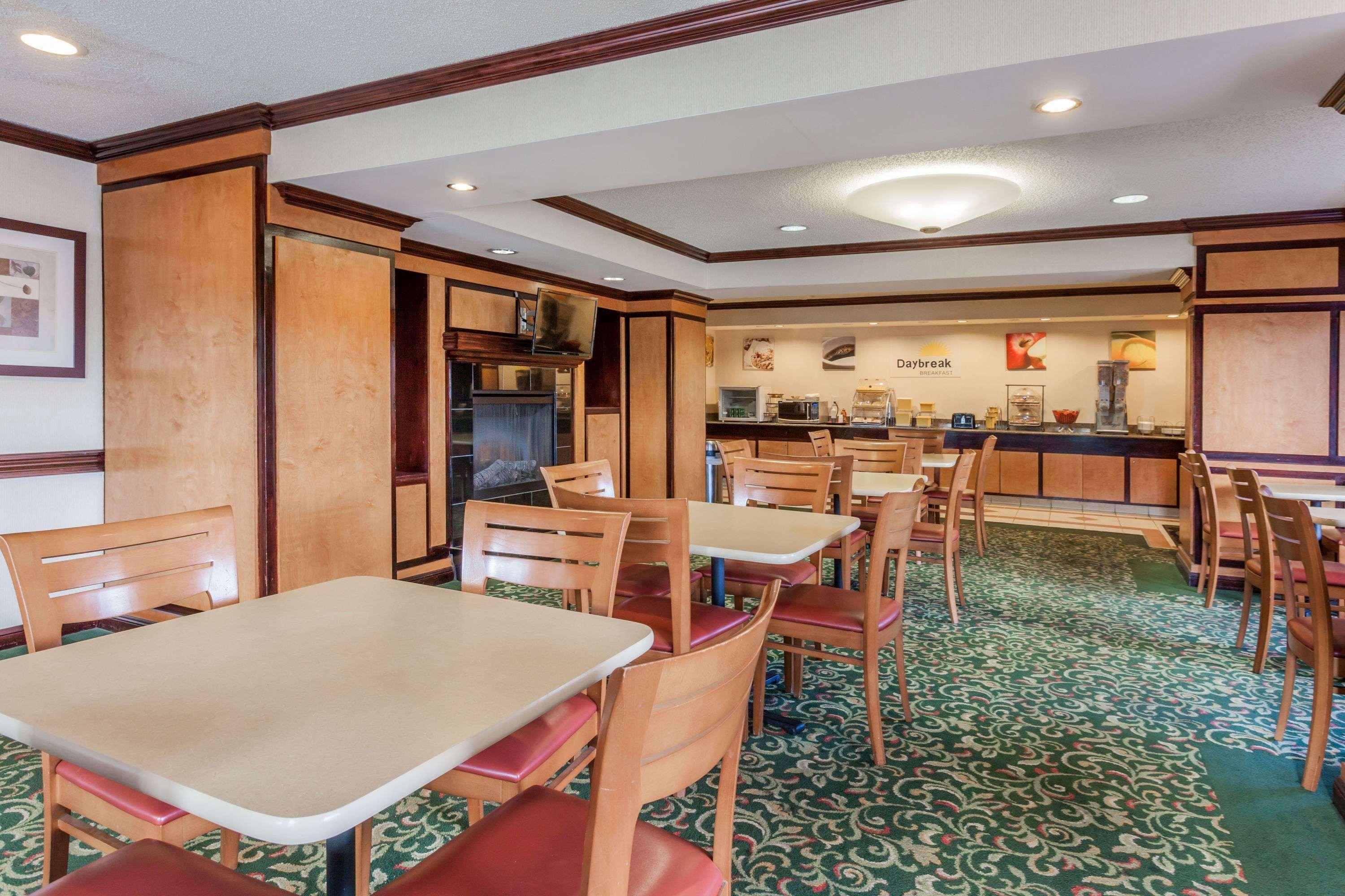 Days Inn & Suites By Wyndham Warren Eksteriør bilde