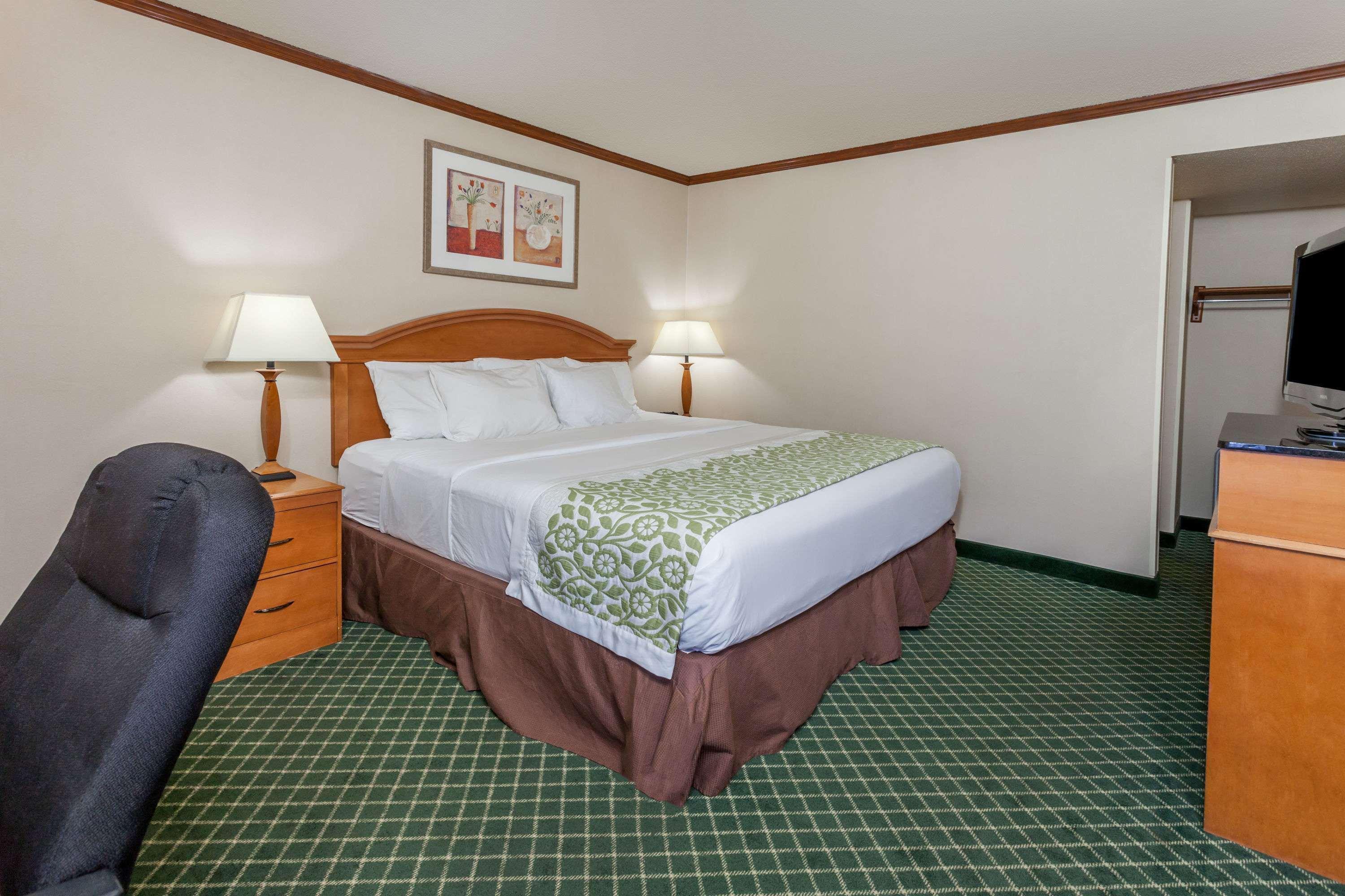 Days Inn & Suites By Wyndham Warren Eksteriør bilde