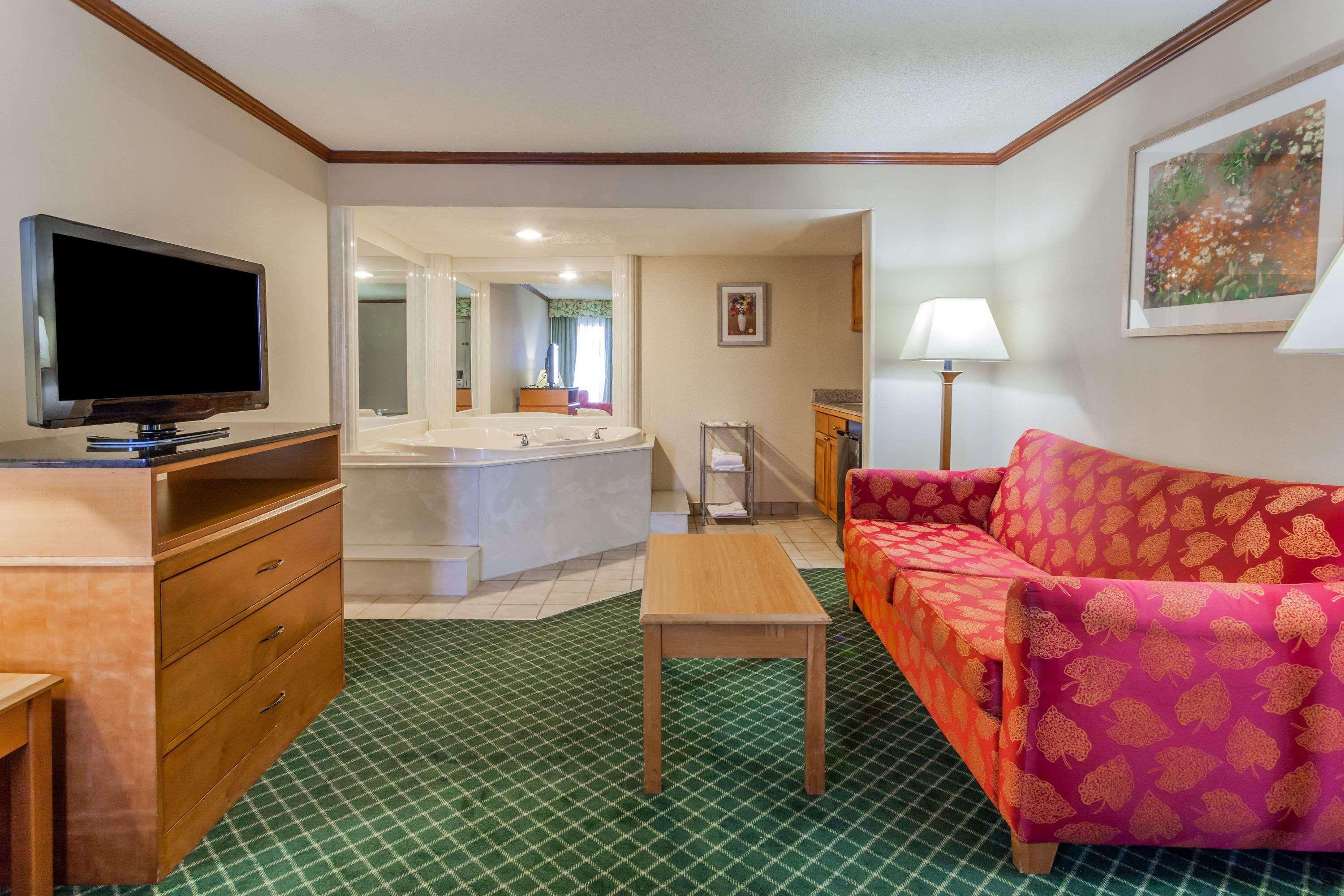 Days Inn & Suites By Wyndham Warren Eksteriør bilde