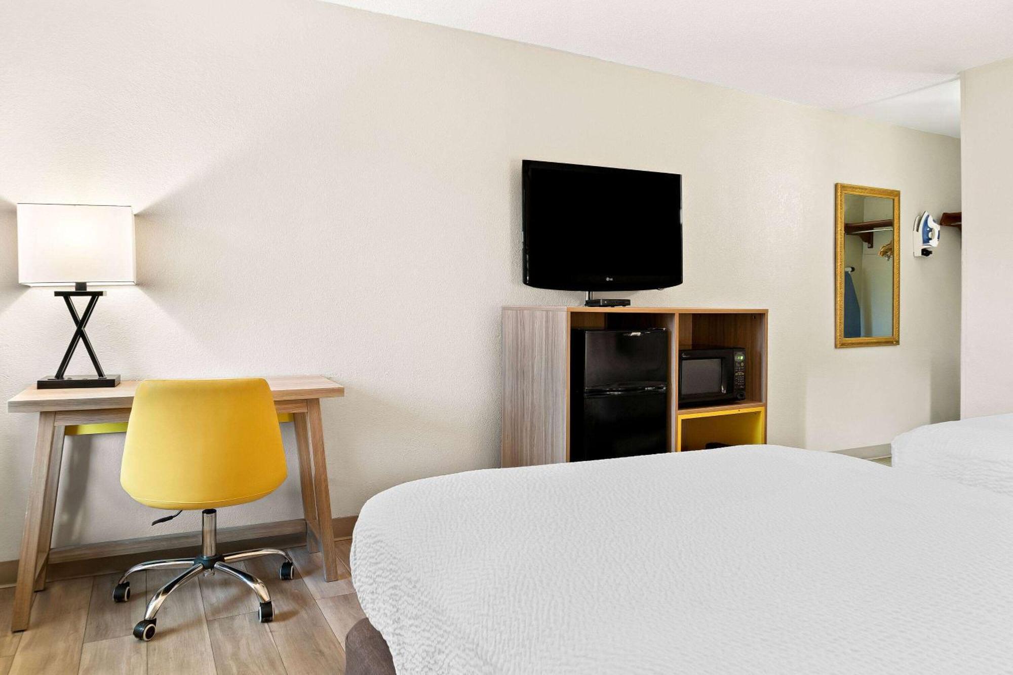 Days Inn & Suites By Wyndham Warren Eksteriør bilde