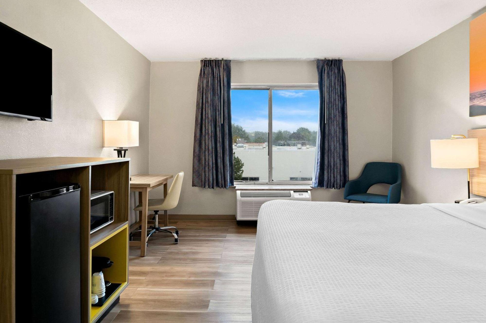 Days Inn & Suites By Wyndham Warren Eksteriør bilde